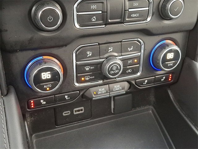 Used 2023 Chevrolet Suburban Z71 w/ Luxury Package image 19