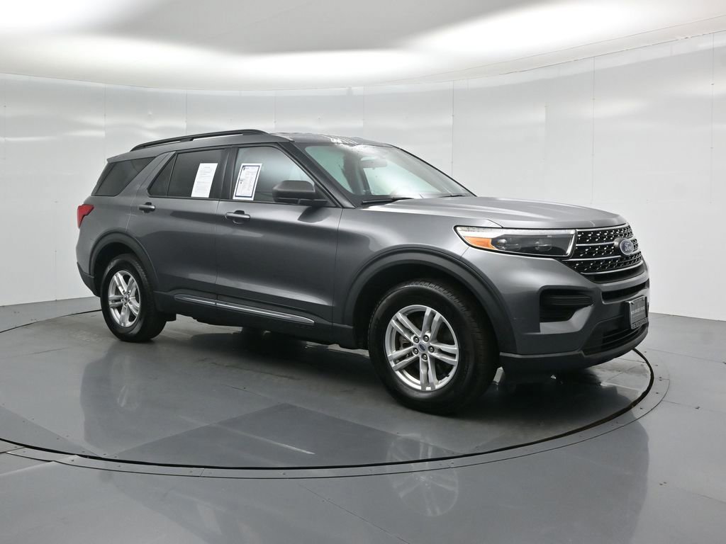 Certified 2022 Ford Explorer XLT w/ Class IV Trailer Tow Package image 3