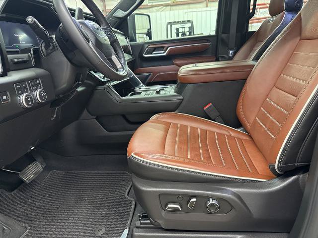 Used 2025 GMC Sierra 2500 Denali Ultimate w/ Max Trailering Package AWD/4WD image 16