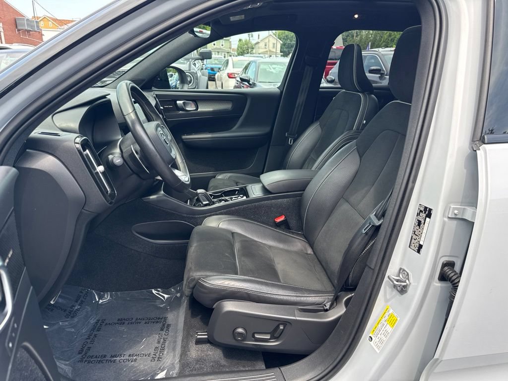Used 2020 Volvo XC40 T5 R-Design w/ Protection Package AWD/4WD image 11