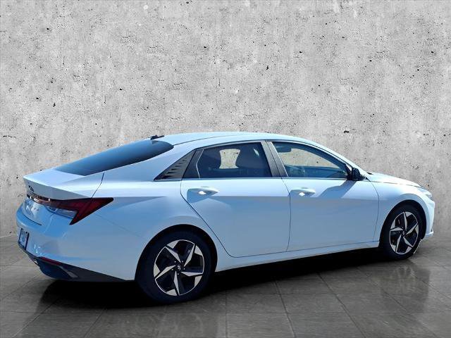 Used 2021 Hyundai Elantra SEL w/ Convenience + Premium Package image 3
