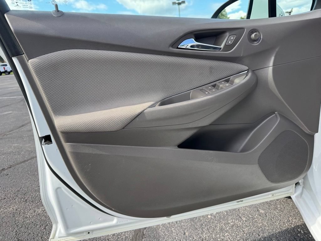 Used 2017 Chevrolet Cruze LT FWD image 23