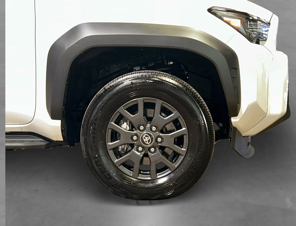Used 2025 Toyota 4Runner SR5 AWD/4WD image 19