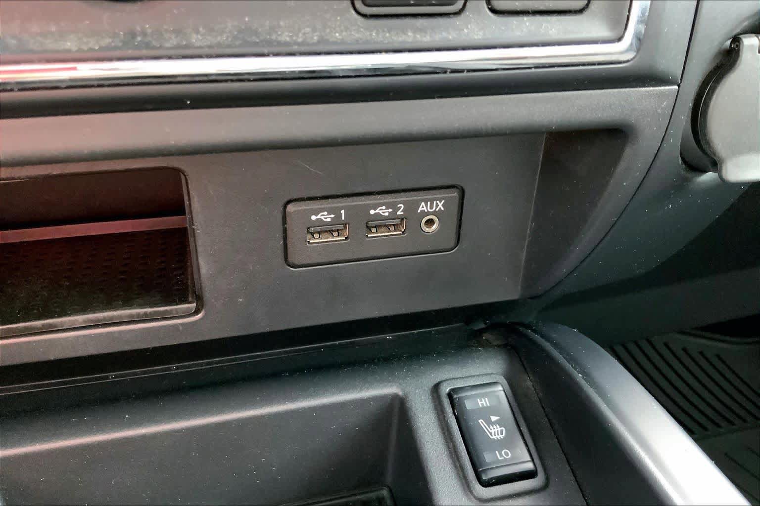 Used 2019 Nissan Titan SV w/ SV Convenience Package RWD image 31