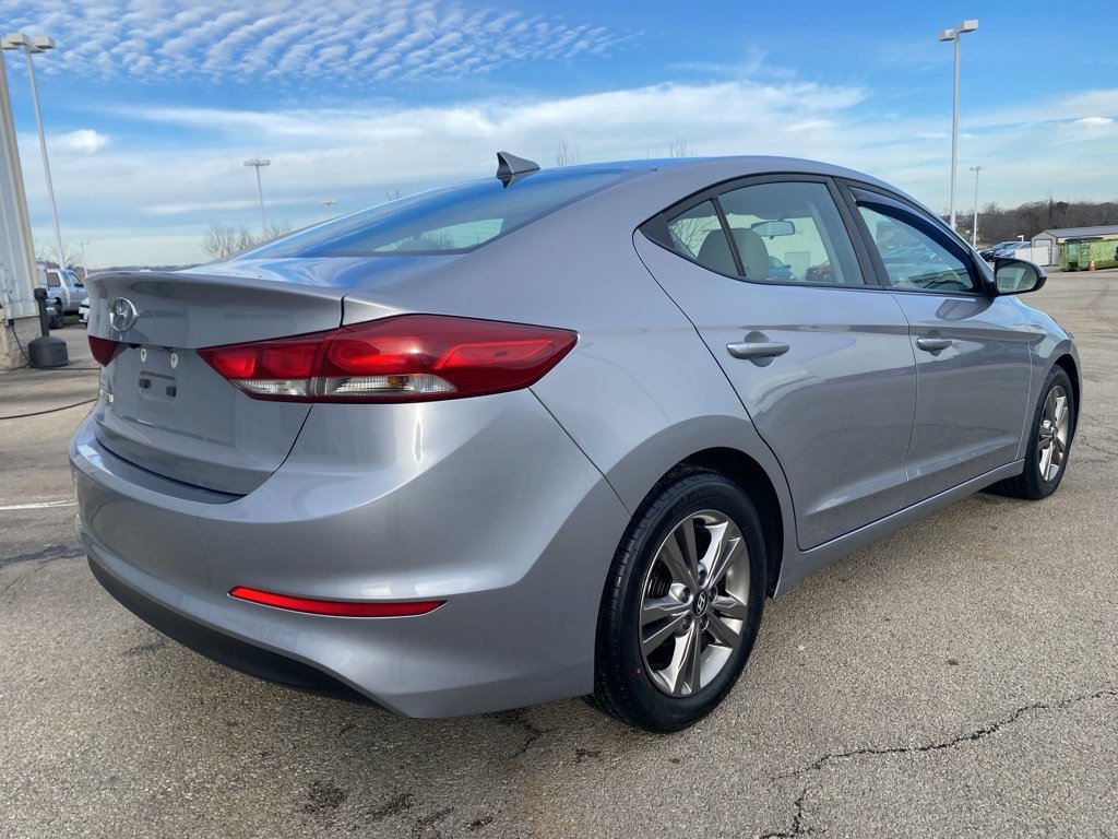 Used 2017 Hyundai Elantra SE image 5