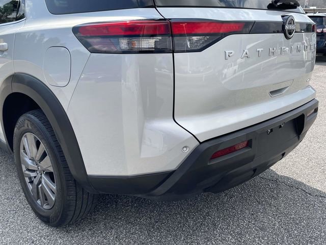 Used 2025 Nissan Pathfinder SV image 12