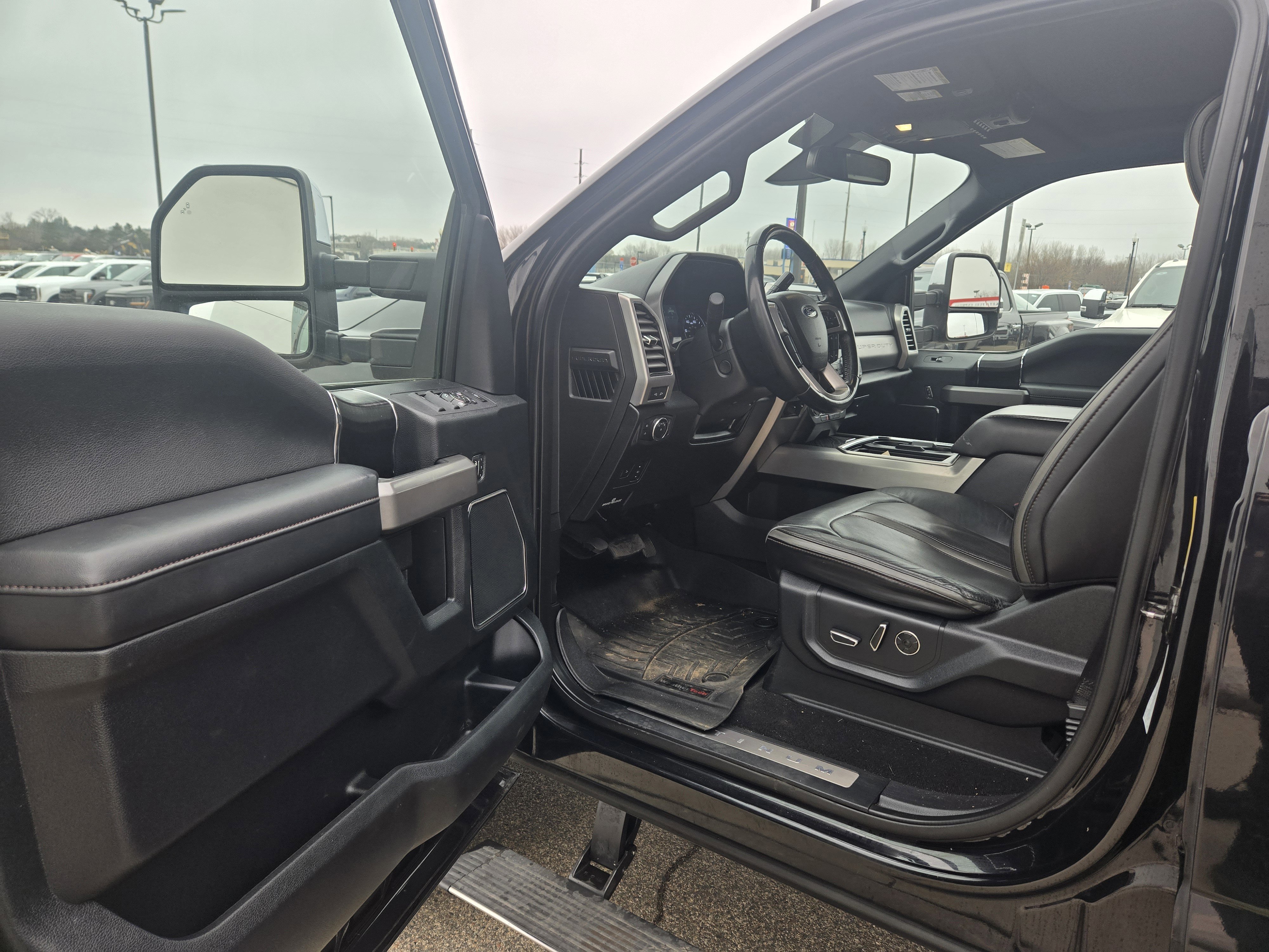 Certified 2019 Ford F350 Platinum w/ Platinum Ultimate Package image 15