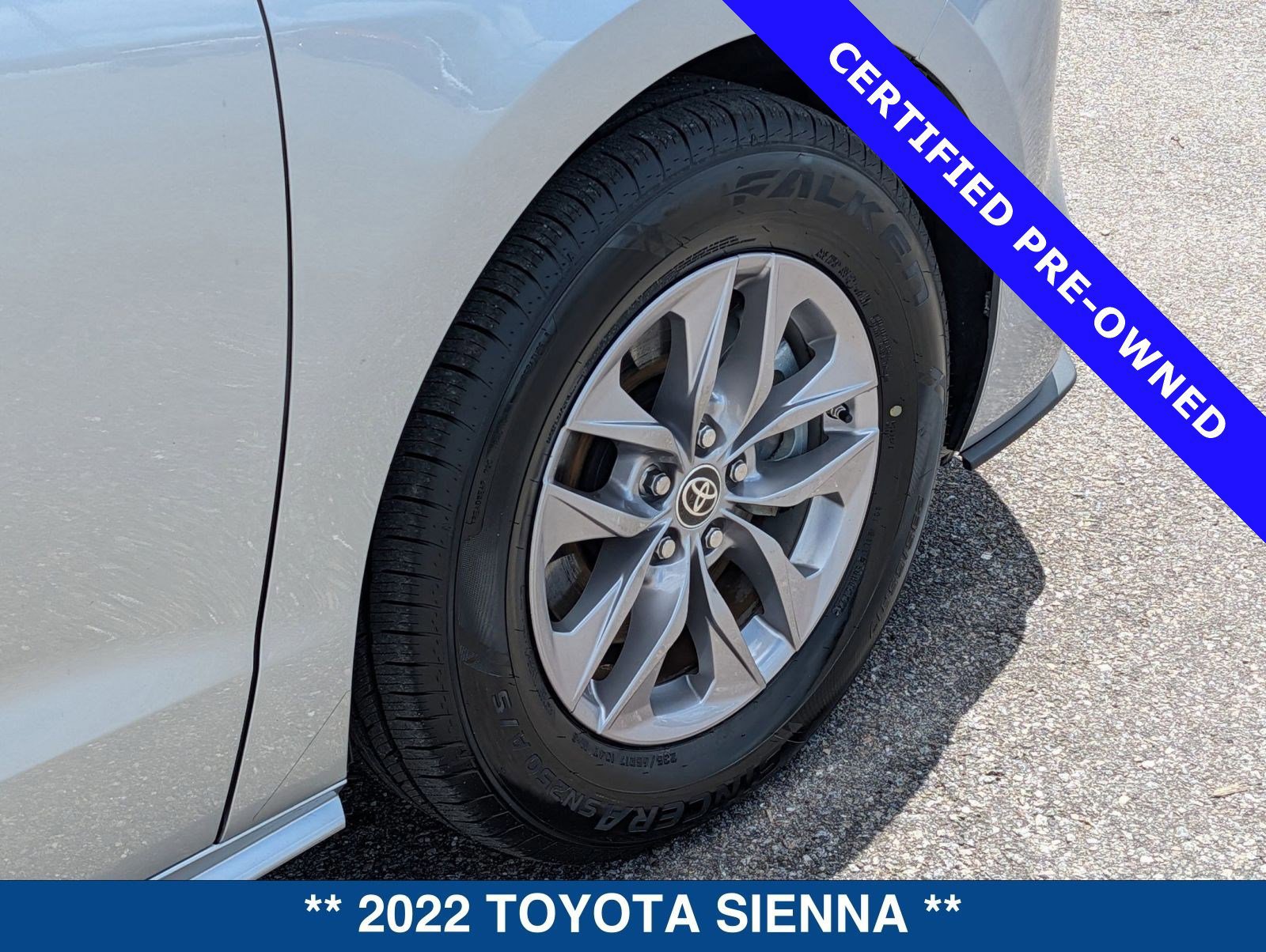 Used 2022 Toyota Sienna LE image 13