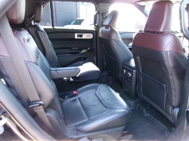 Certified 2022 Ford Explorer Platinum w/ Equipment Group 601A AWD/4WD image 5