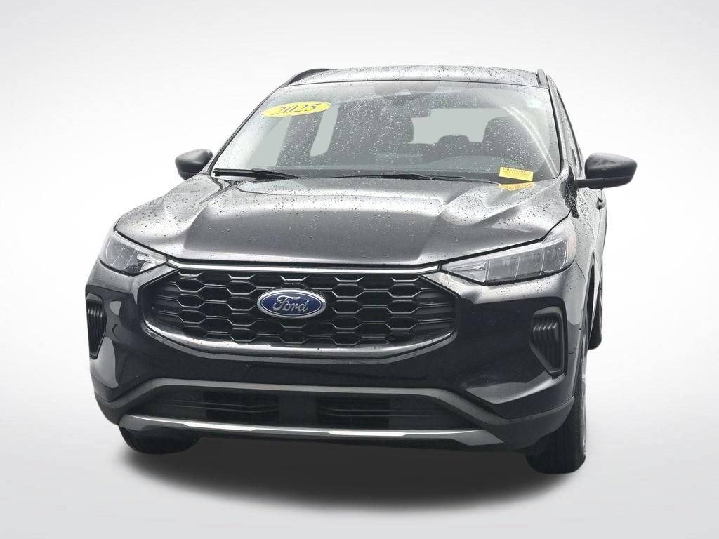 Certified 2025 Ford Escape ST-Line AWD/4WD image 2