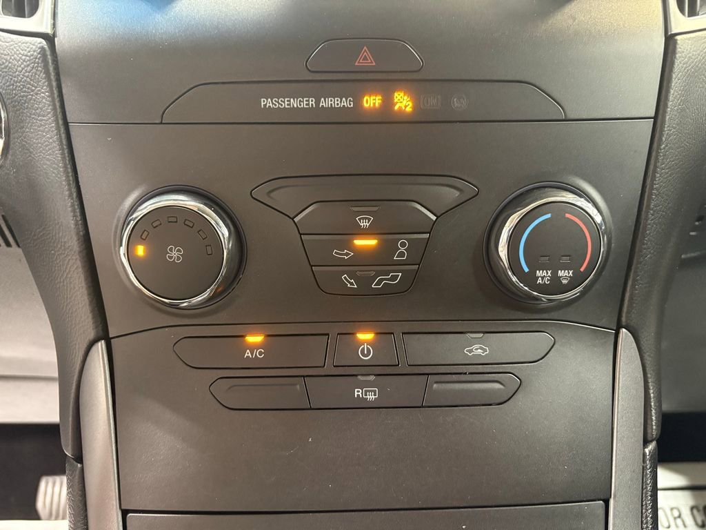 Certified 2019 Ford Edge SE image 26