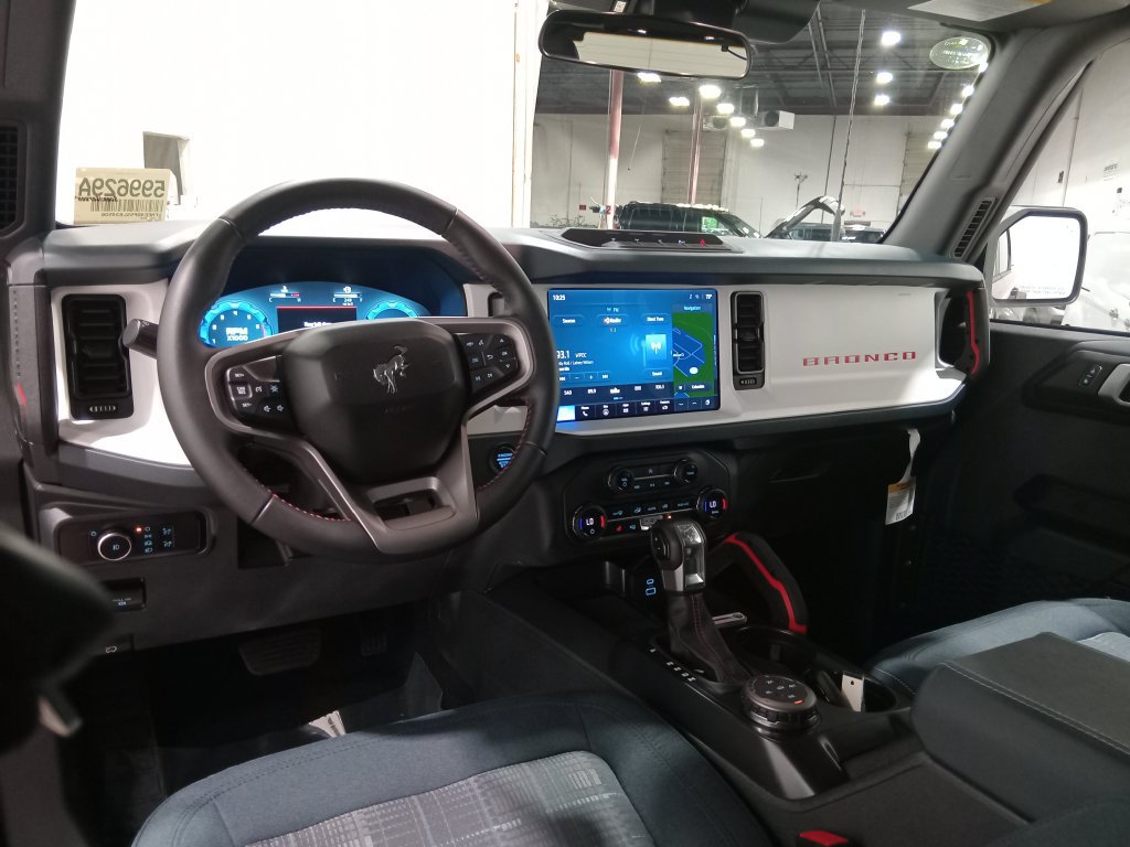 Certified 2025 Ford Bronco Heritage Edition AWD/4WD image 15