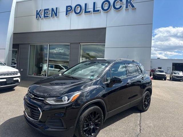 Used 2022 Chevrolet Trax LT w/ Midnight Edition AWD/4WD image 2