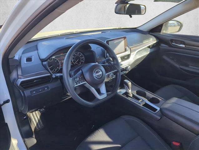 Used 2025 Nissan Altima 2.5 SV FWD image 10