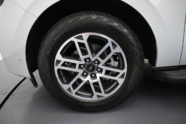 Certified 2025 Ford Expedition Active AWD/4WD image 9