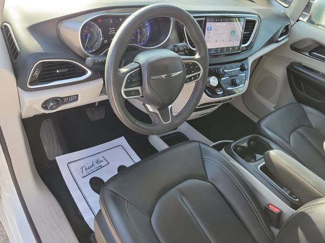 Used 2024 Chrysler Pacifica Touring-L FWD image 20