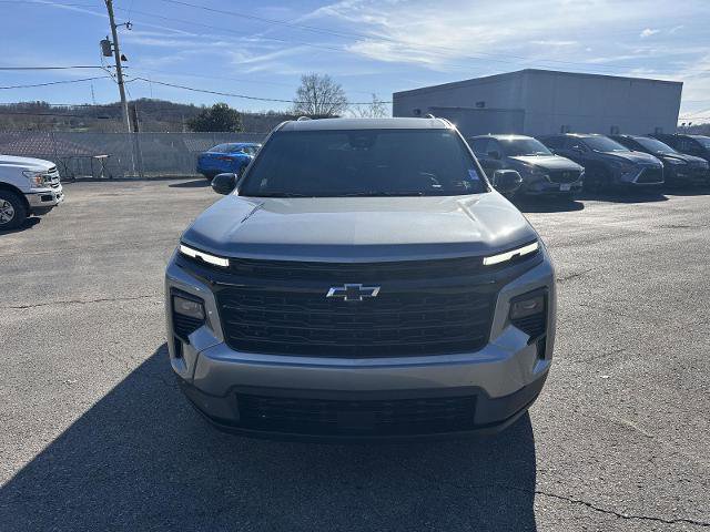 Used 2025 Chevrolet Traverse LT w/ Midnight/Sport Edition image 8