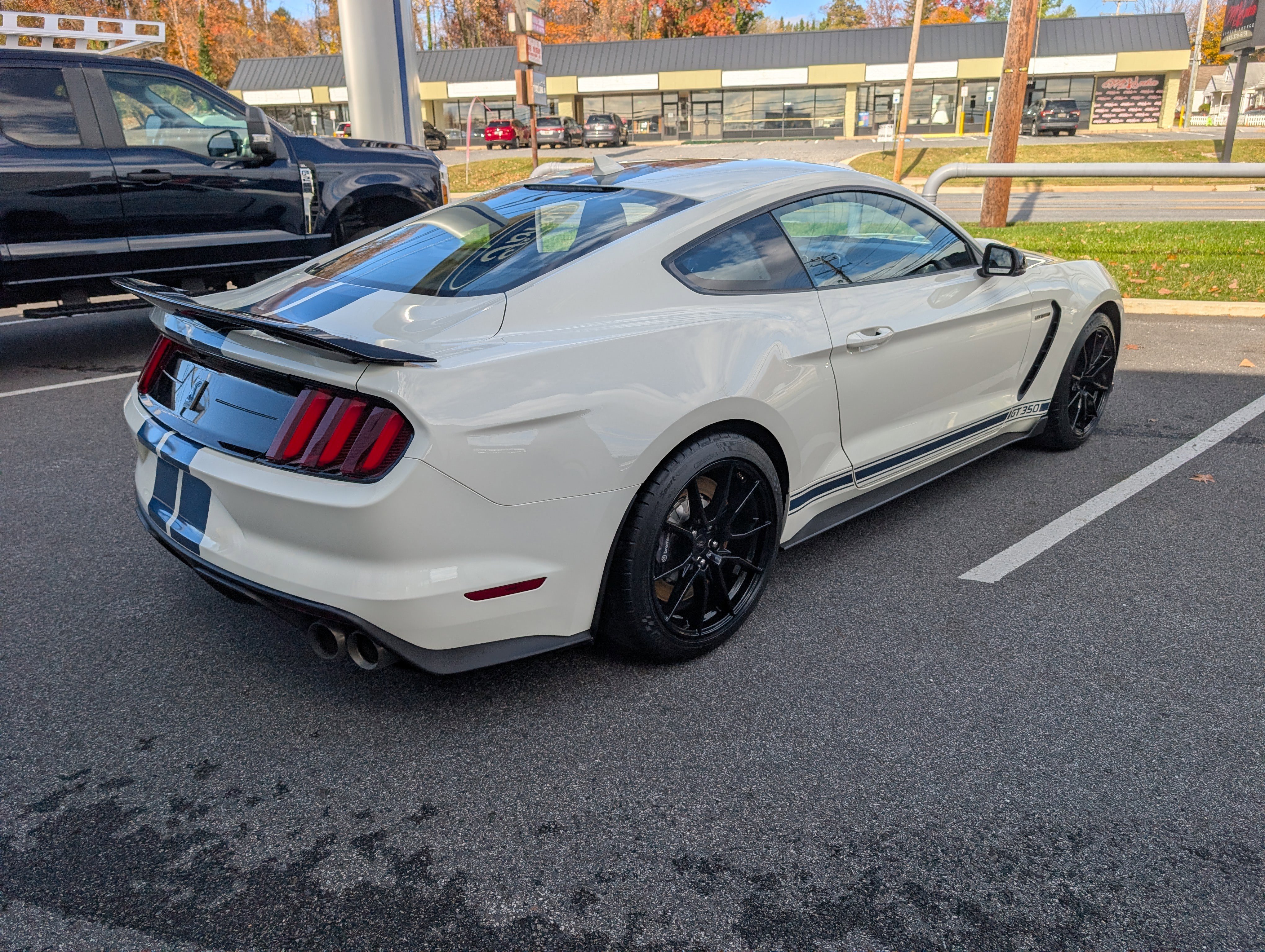 Certified 2020 Ford Mustang Shelby GT350 w/ Technology Package image 7