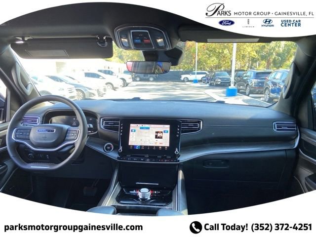 Used 2024 Jeep Wagoneer Series II w/ Flexible Seating Group image 15