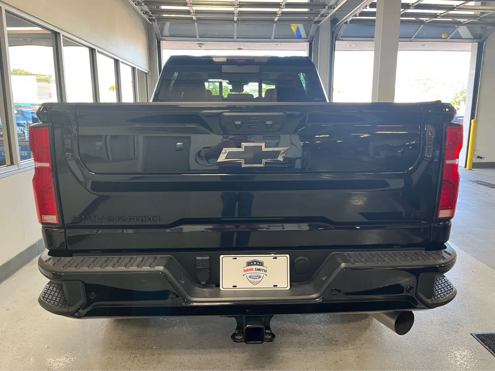 Used 2024 Chevrolet Silverado 2500 LTZ w/ LTZ Plus Package AWD/4WD image 9