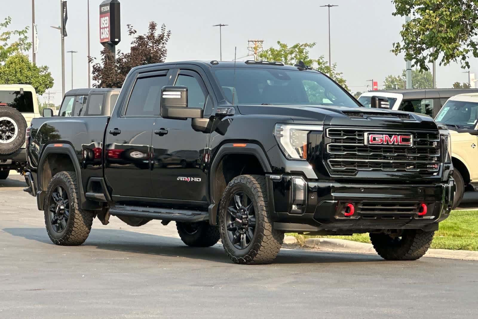 Used 2024 GMC Sierra 2500 AT4 w/ Technology Package AWD/4WD image 9