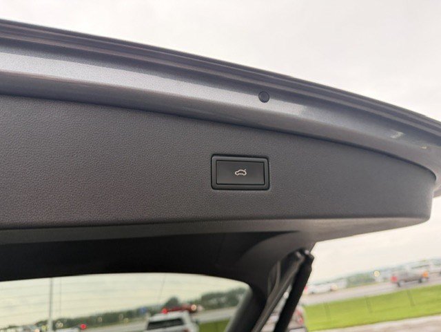 Used 2022 Volkswagen Tiguan SE AWD/4WD image 31