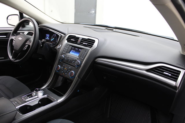 Certified 2018 Ford Fusion SE FWD image 5