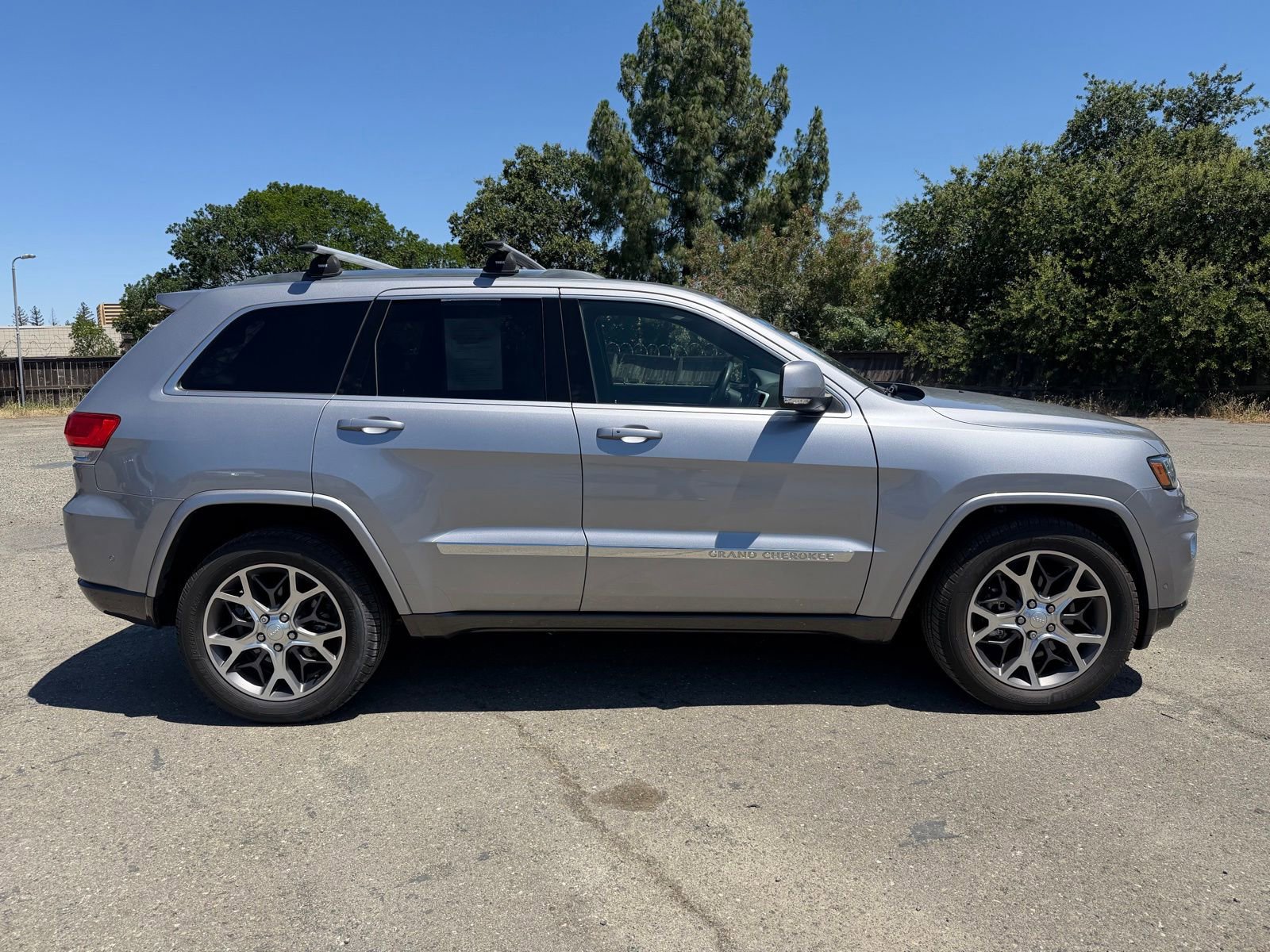 Used 2018 Jeep Grand Cherokee Limited AWD/4WD image 6