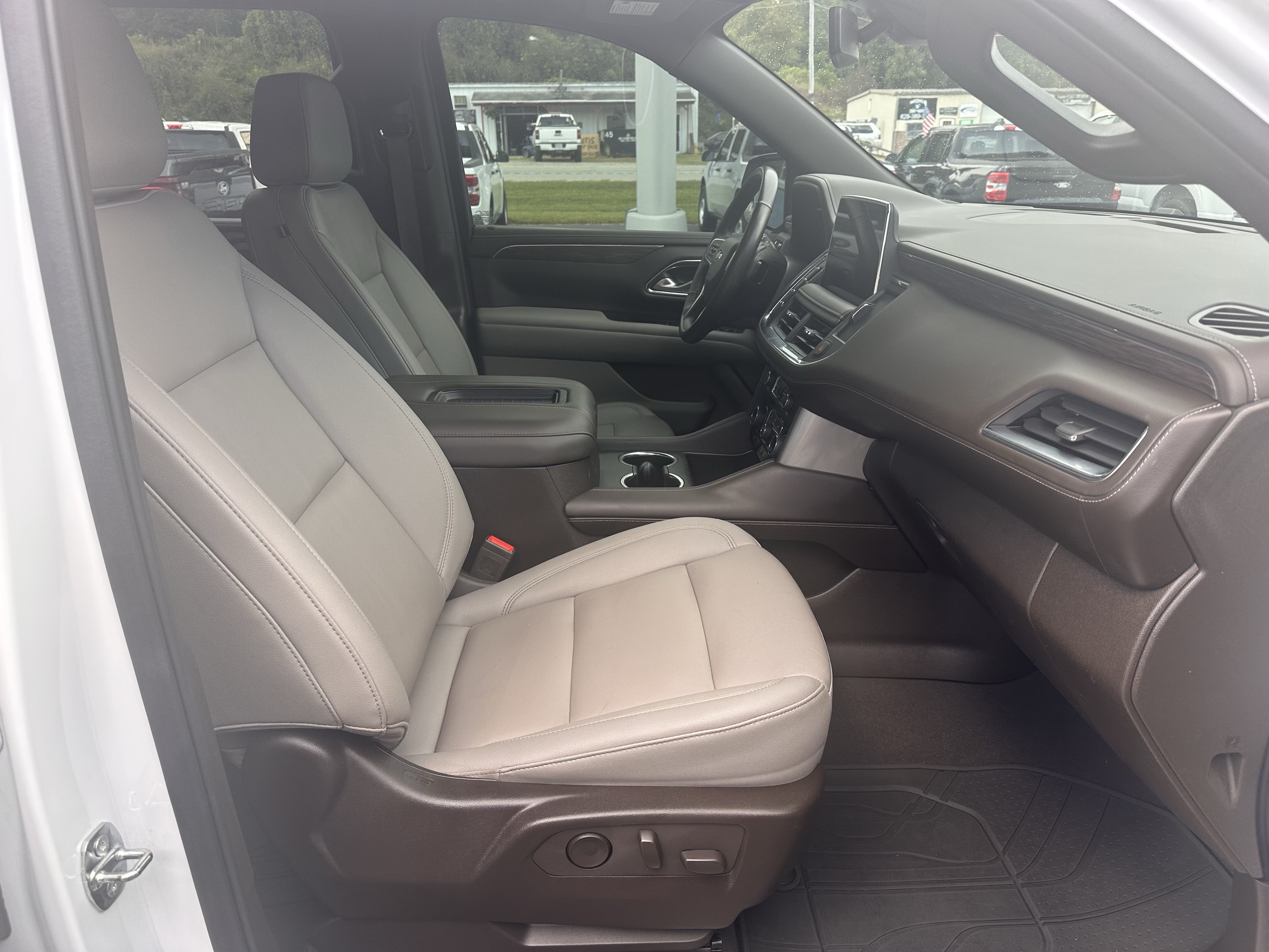 Used 2022 Chevrolet Suburban LT w/ LT Signature Package AWD/4WD image 14