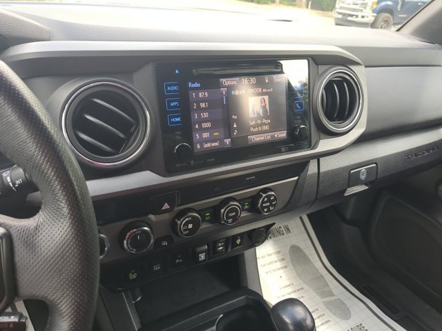 Used 2019 Toyota Tacoma TRD Off-Road w/ Technology Package AWD/4WD image 18
