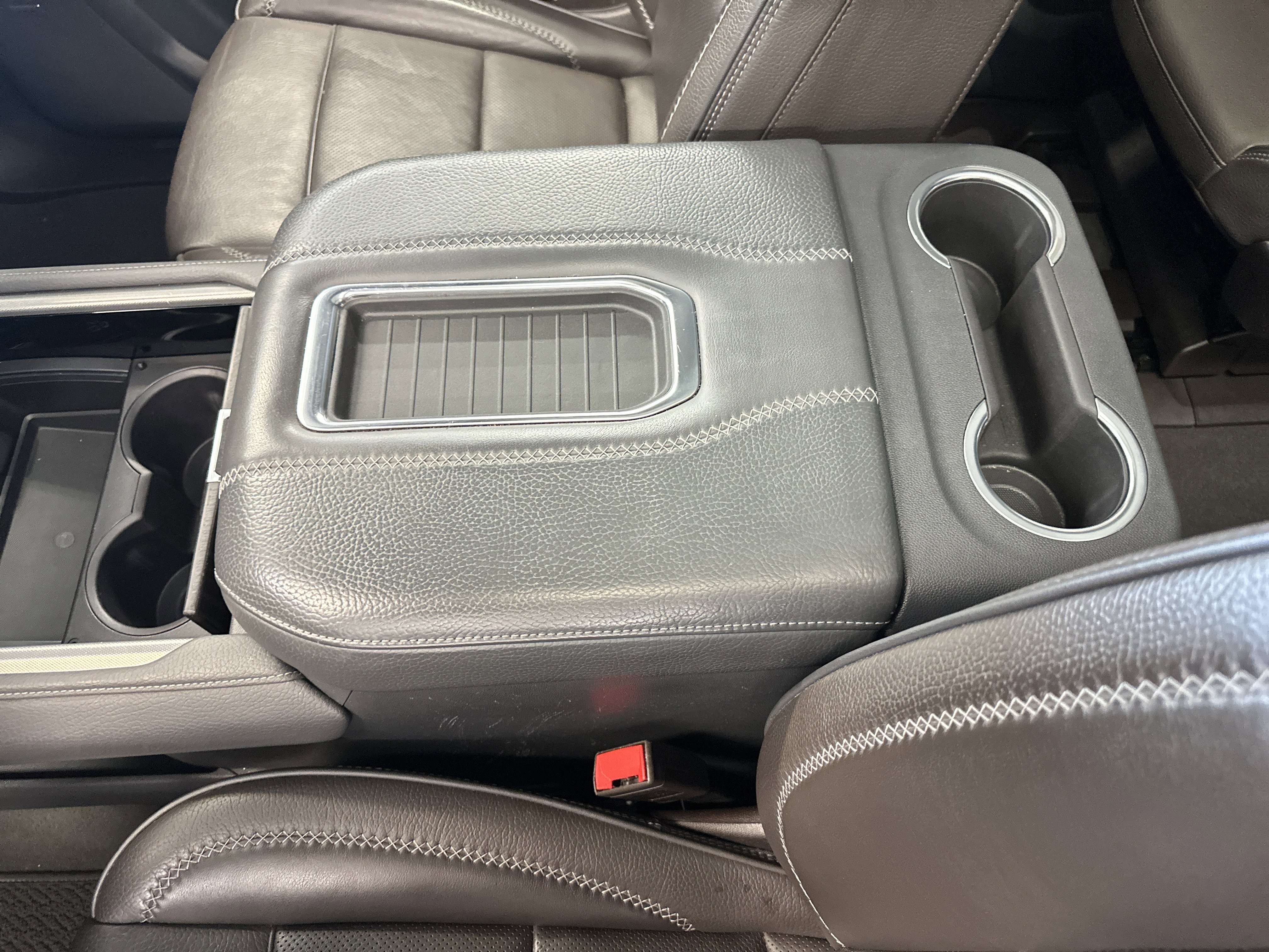 Used 2021 GMC Yukon Denali w/ Denali Premium Package image 34