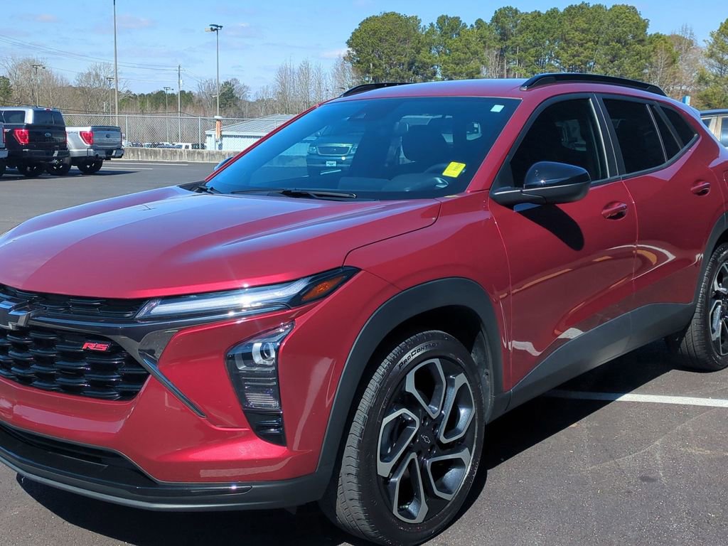 Used 2025 Chevrolet Trax RS w/ Driver Confidence Package image 2