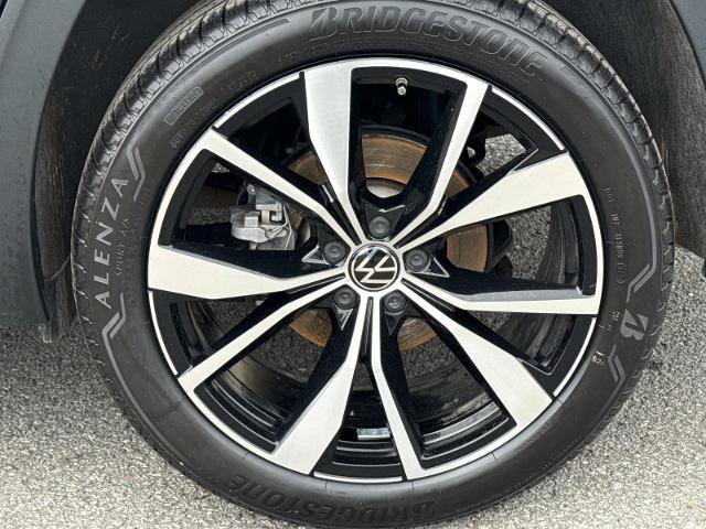 Used 2024 Volkswagen Atlas SEL Premium R-Line image 9