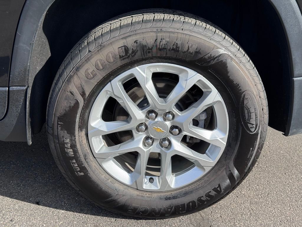 Used 2023 Chevrolet Traverse LS w/ Safety Package image 46