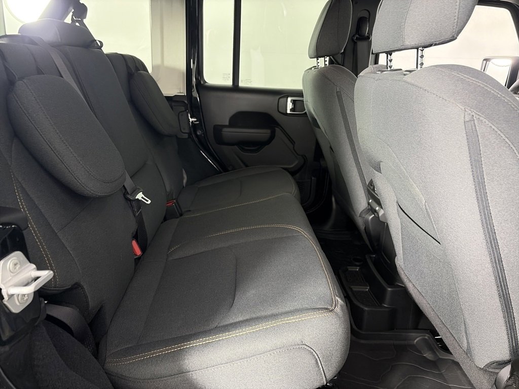 Used 2024 Jeep Wrangler Unlimited image 30