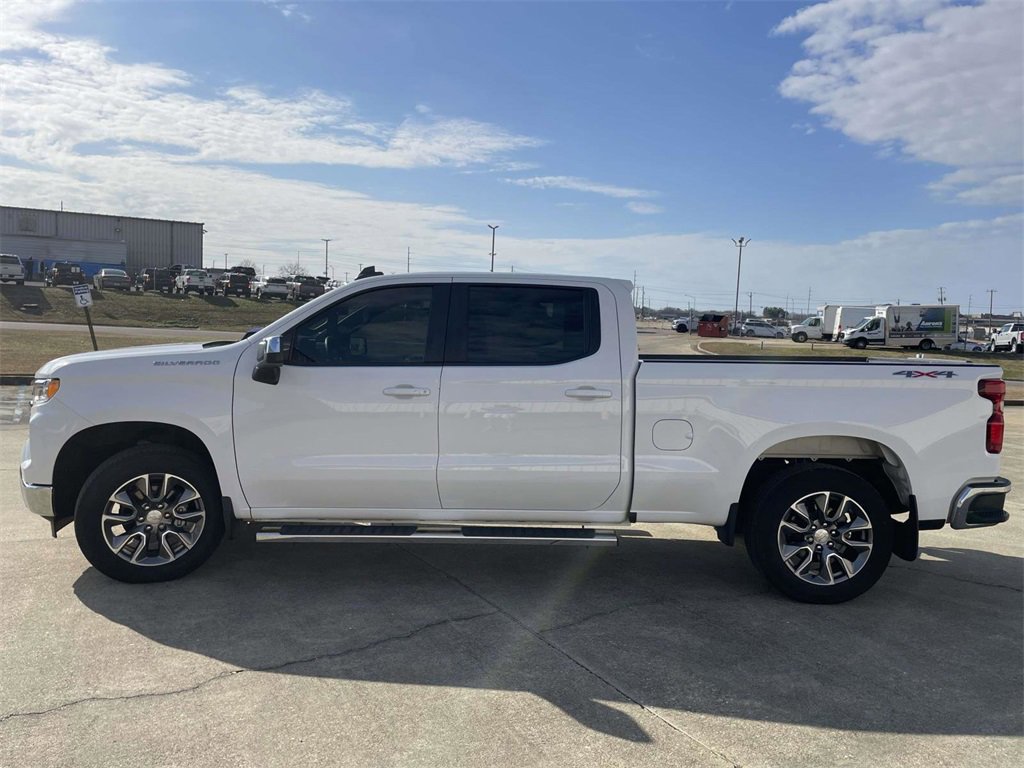 Used 2022 Chevrolet Silverado 1500 LT image 2