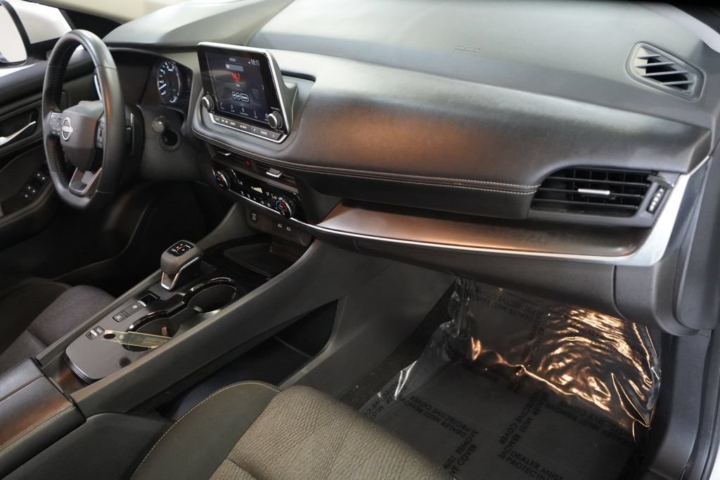 Used 2025 Nissan Rogue SV FWD image 18