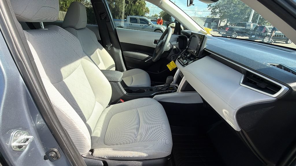 Used 2022 Toyota Corolla Cross L FWD image 27