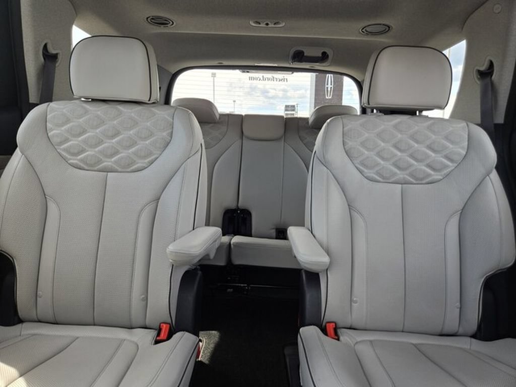 Used 2022 Hyundai Palisade Limited FWD image 12