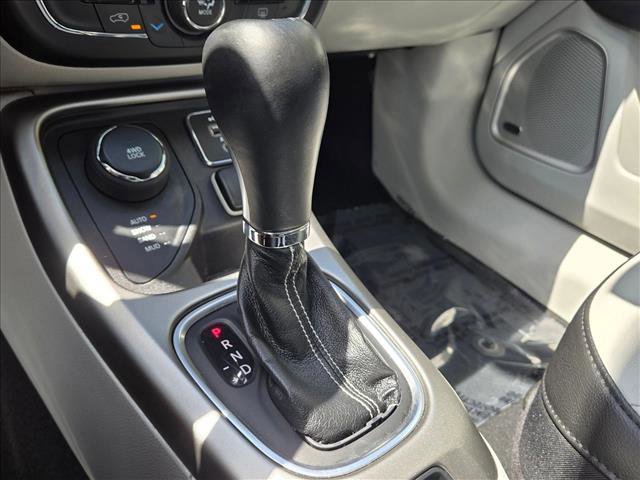 Used 2021 Jeep Compass Latitude w/ Sun and Sound Group AWD/4WD image 12