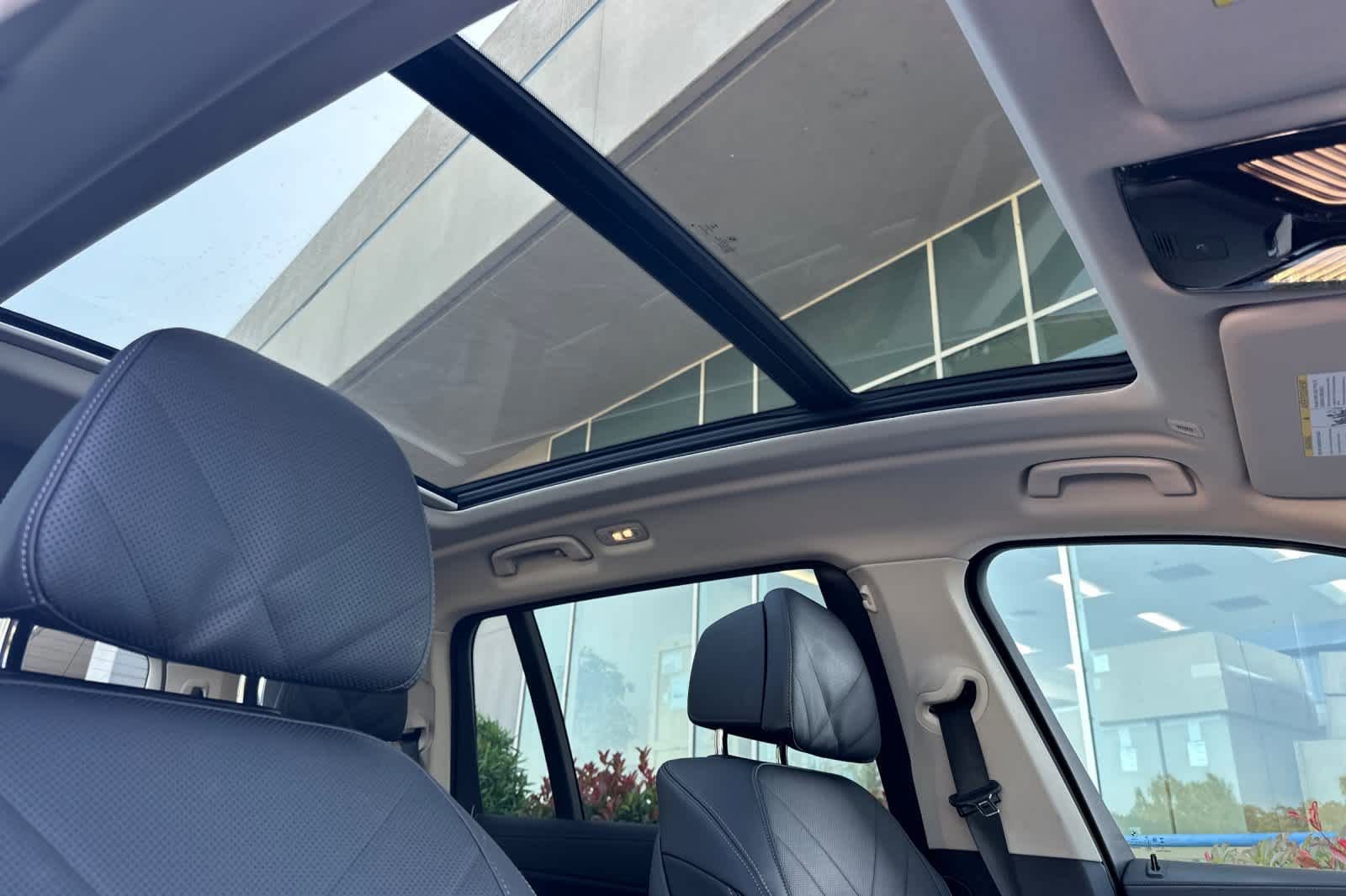 Used 2023 BMW X7 xDrive40i w/ Premium Package image 17