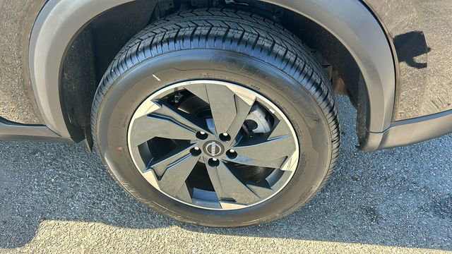 Used 2024 Nissan Rogue SV AWD/4WD image 6