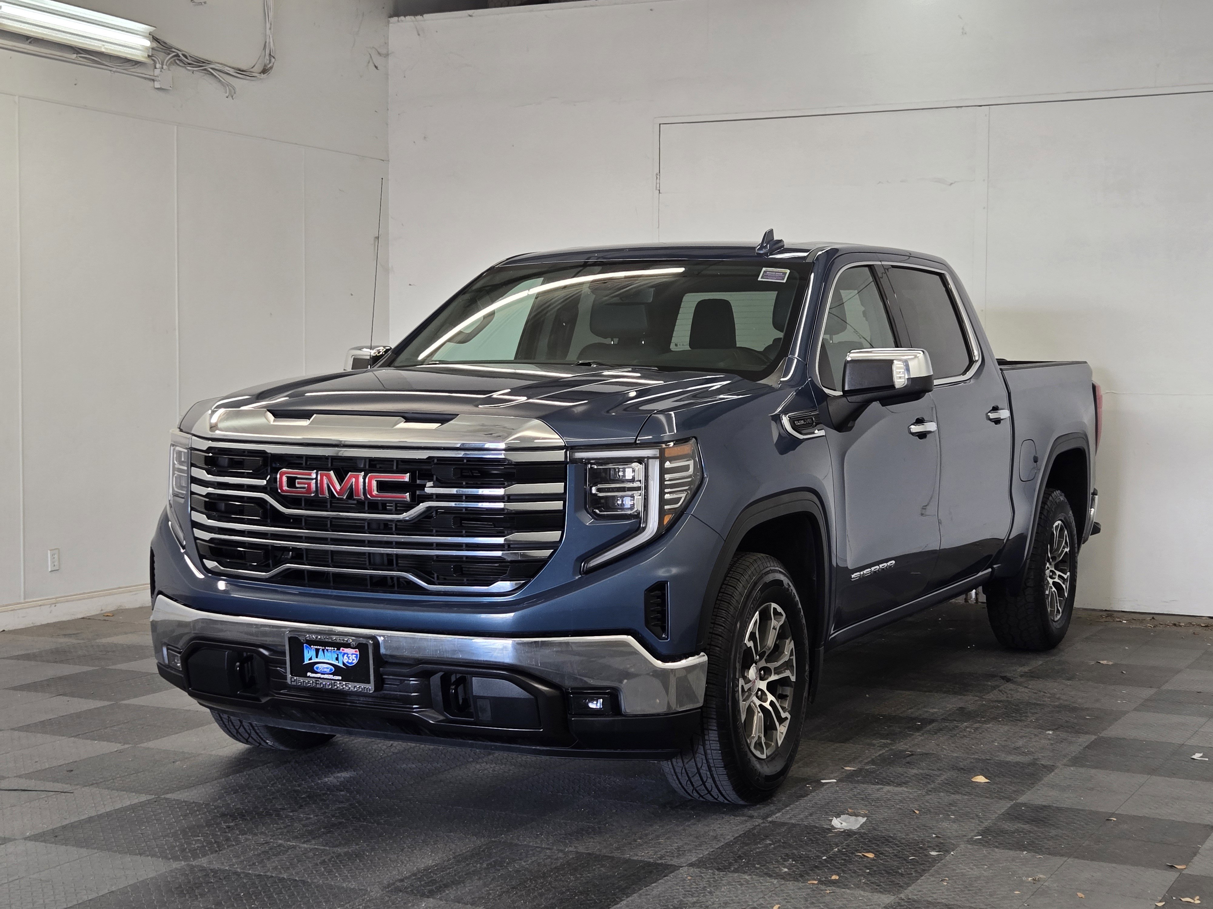 Used 2024 GMC Sierra 1500 SLT RWD image 4