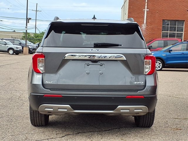 Certified 2024 Ford Explorer XLT w/ Equipment Group 202A AWD/4WD image 24