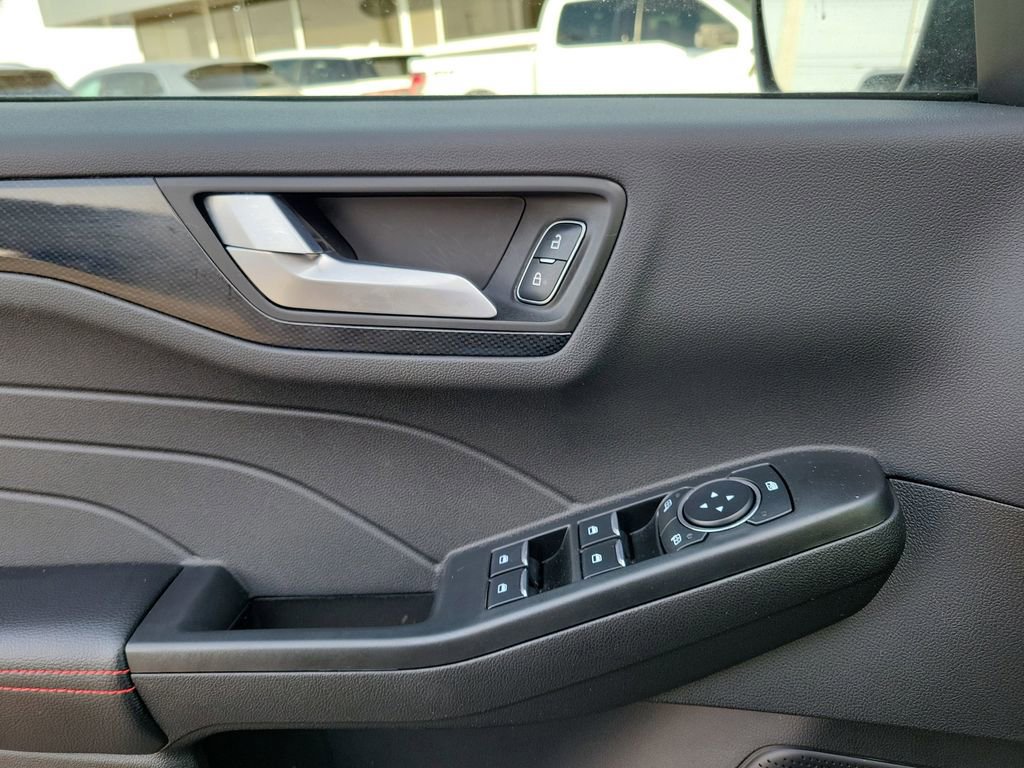 Certified 2025 Ford Escape ST-Line w/ Tech Pack #1 image 18