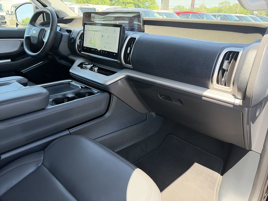 Certified 2025 Ford Expedition Active AWD/4WD image 34