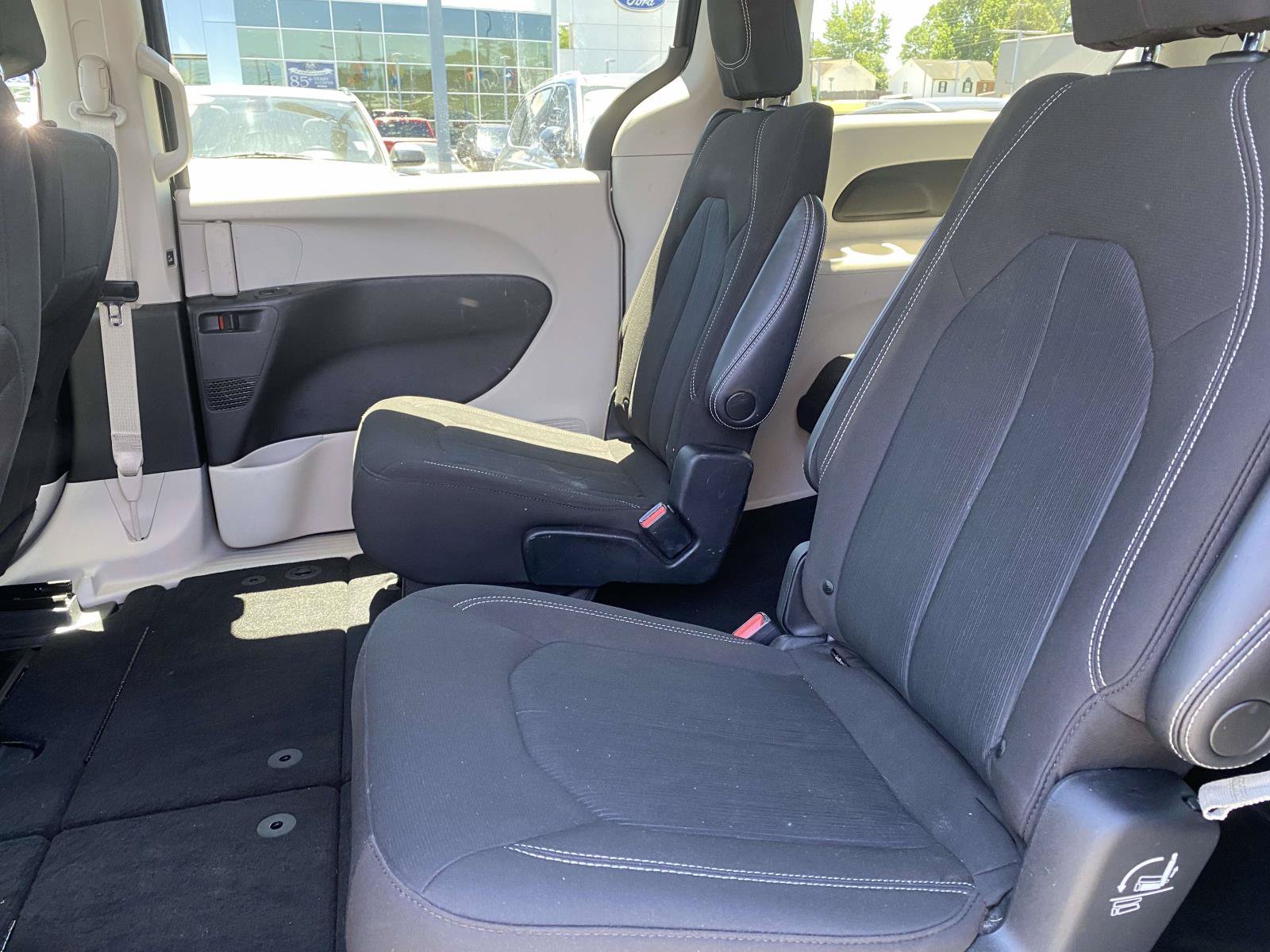 Used 2022 Chrysler Voyager LX FWD image 12