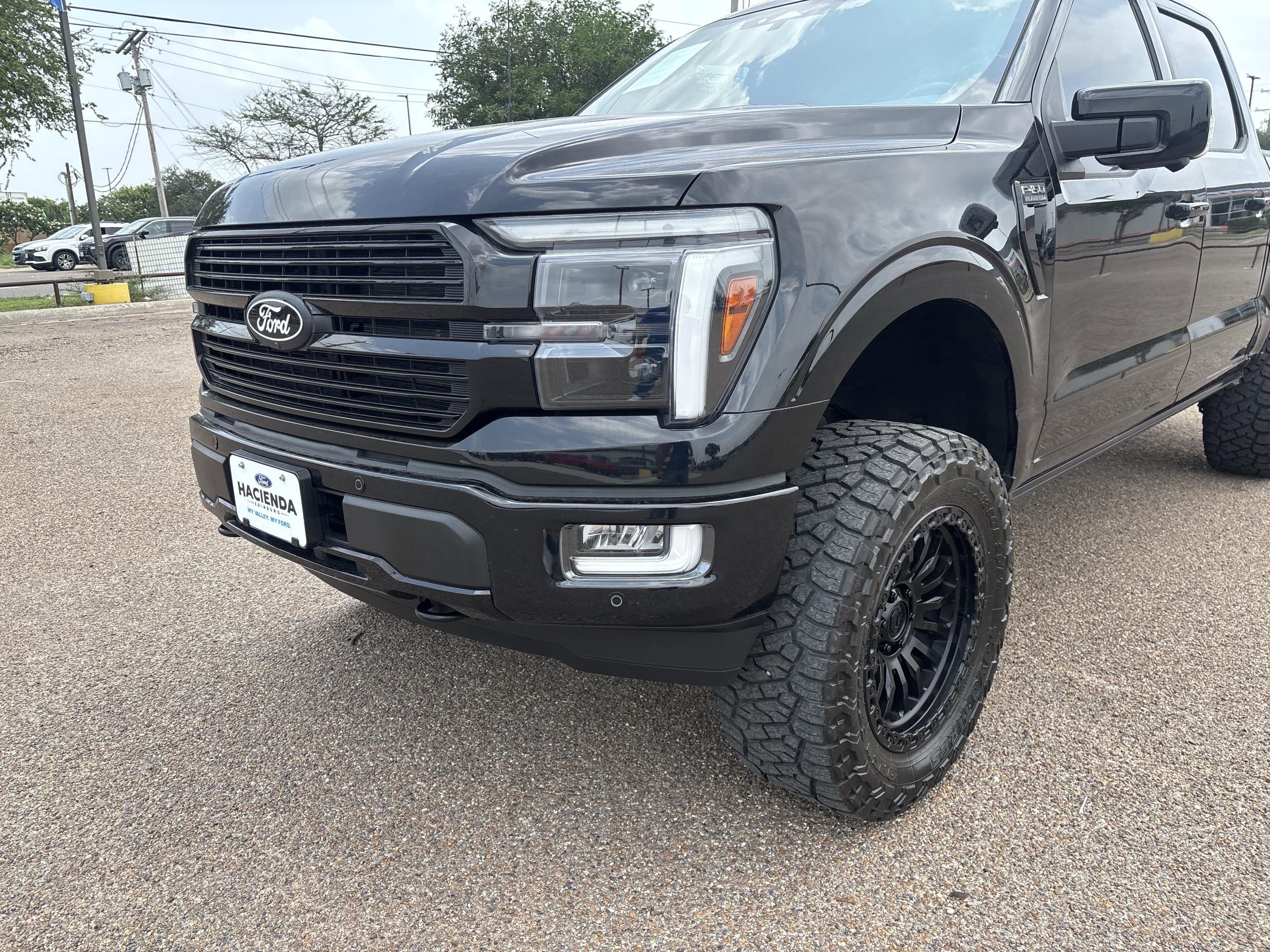 Certified 2024 Ford F150 Platinum w/ FX4 Off-Road Package AWD/4WD image 7