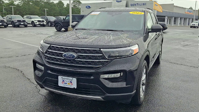 Certified 2023 Ford Explorer XLT w/ Equipment Group 202A AWD/4WD image 3