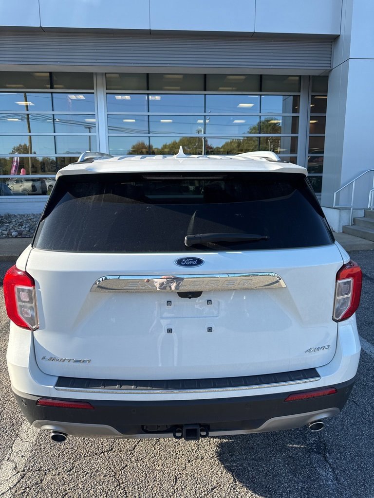 Certified 2022 Ford Explorer Limited w/ Equipment Group 301A image 2